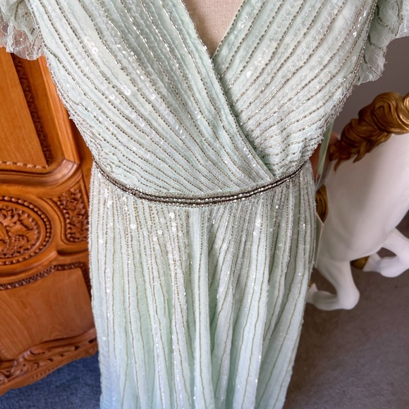 NWT Mac Duggal 5502 Green Sequined Wrap Over Ruffled Cap Sleeve Gown Green 8 - Picture 4 of 11